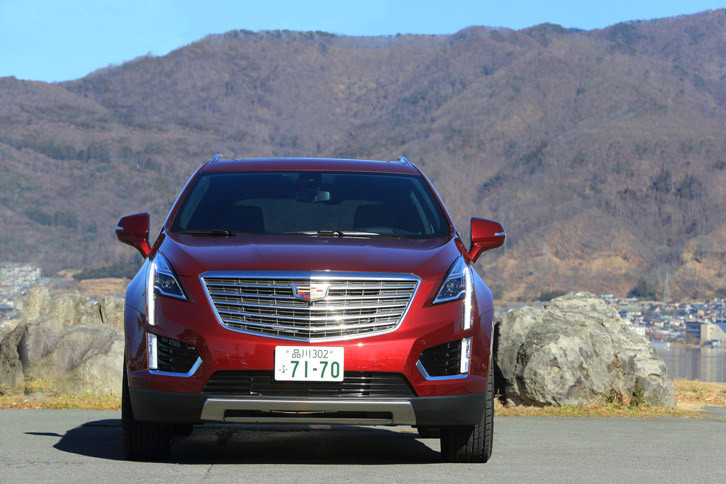 エンジンのセルフスターターなど、数々の“自動車史上初”の技術を世に送り出してきたキャデラック。先進性を重視する伝統は、最新モデル「XT5クロスオーバー」にも受け継がれている。