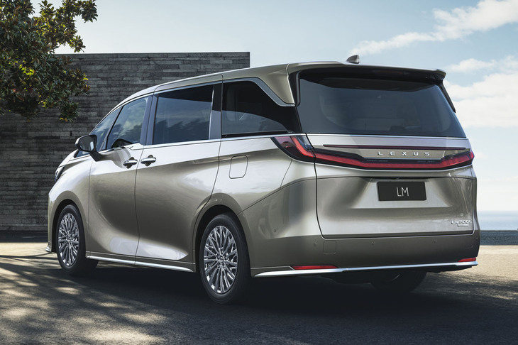 「LM」はラグジュアリーミニバンではなくラグジュアリームーバーを意味している。