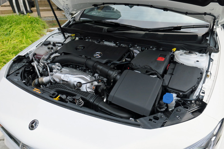 メルセデス・ベンツCLA250 4MATICシューティングブレーク（エンジン）
