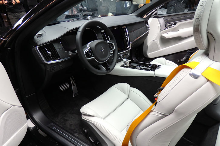 「ポールスター1」のインテリア。