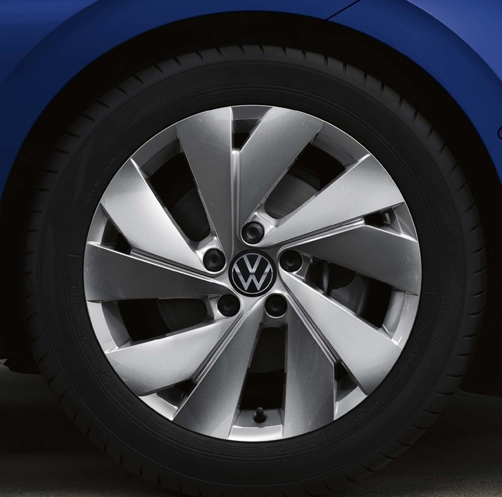 新型フォルクスワーゲン・ゴルフヴァリアントeTSIスタイル（タイヤ＆ホイール）