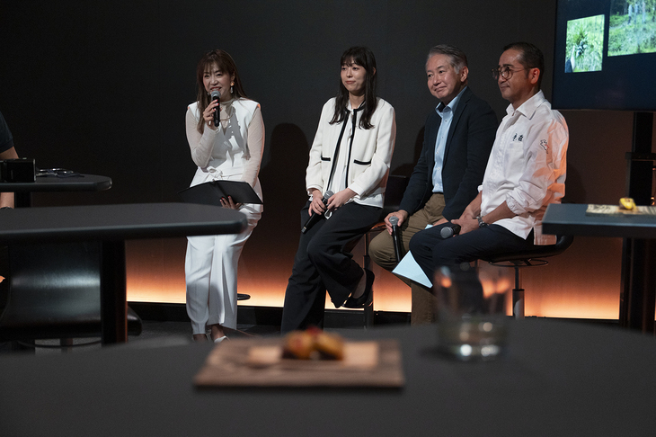 写真一番右が京都の二つ星レストラン「美山荘（みやまそう）」の主人、中東久人さん。この体験会向けにオリジナルスイーツを用意してくれた。