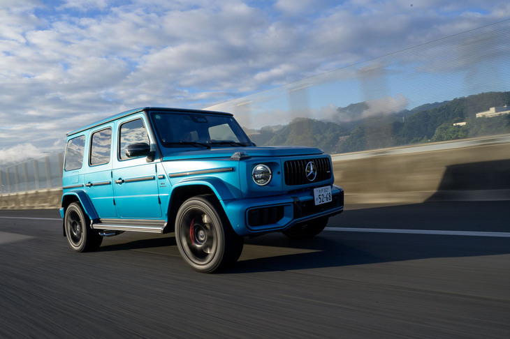 マイルドハイブリッドの後押しを得て、0-100km/hのタイムは従来モデルよりも0.1秒速い4.4秒とされている。実際に加速は鋭い。