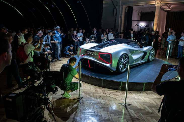 ロンドンで行われた「ロータス・エヴァイヤ」発表会の様子。