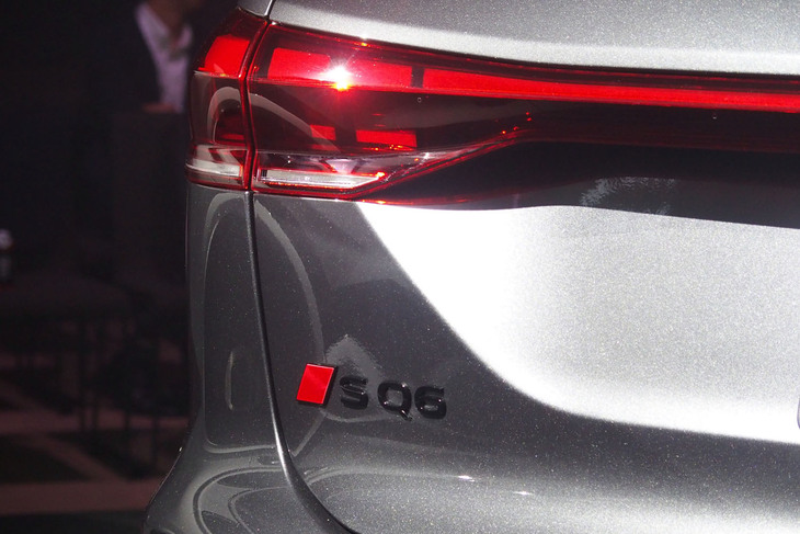 SQ6 e-tron（リアエンブレム）