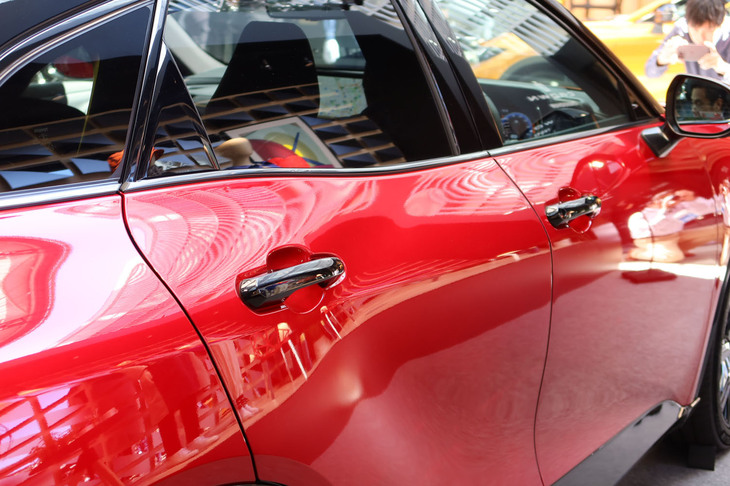 トヨタ・クラウン スポーツ（サイドのショルダーライン）