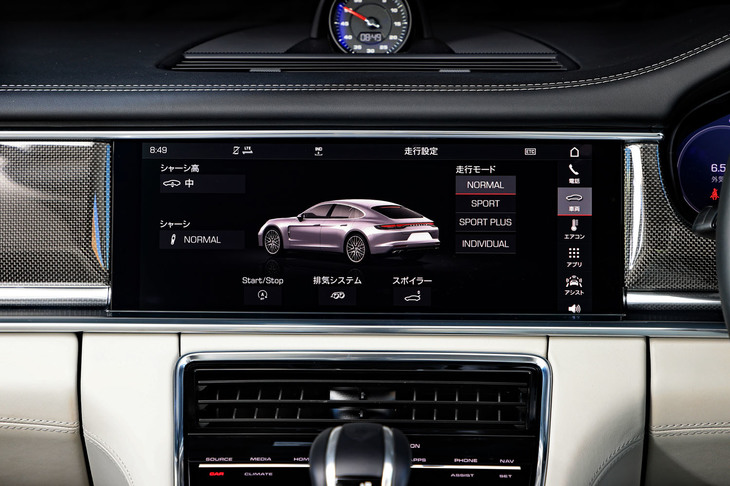 ドライブモードセレクターには「ノーマル」「スポーツ」「スポーツプラス」にカスタマイズモードの「インディビジュアル」を加えた、4種類の走行モードが用意される。