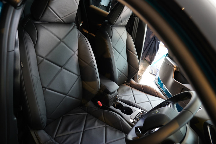 「グランシック」グレードではバサルトブラックのレザーシートが標準装備となる。