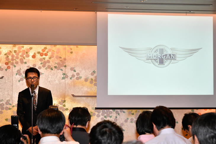 館内において、いよいよイベントがスタート。まずはエスシーアイ／モーガンカーズ・ジャパン代表取締役社長の伊藤誠英氏があいさつに立つ。