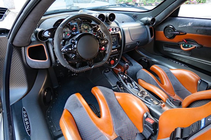 パガーニ・ウアイラ ロードスターBC（インストゥルメントパネルまわり）