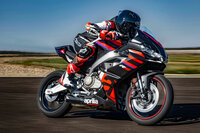 アプリリアからミドルクラスの新型スーパースポーツ「RS457」が登場