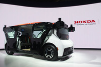 ジャパンモビリティショー2023で初披露された「クルーズ・オリジン」。ホンダとゼネラルモーターズ、ゼネラルモーターズ傘下の「GMクルーズ」との3社共同で開発される自動運転による無人ライドシェアサービス車両だ。