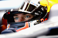 ダニエル・リカルドの想定外の離脱で空いたレッドブルのシートを射止めたガスリー（写真）。一発の速さは評価できる一方で、冬のテスト中に大クラッシュを演じるなど経験不足が否めない一面も。オーストラリアGP予選Q1では、1回のアタックで済まそうという作戦だったが、セッション終盤にかけてコースコンディションが良くなり、ライバルが続々とタイムをアップしてしまい17番グリッドの下位に。レースでは入賞圏目前の11位完走。次戦以降の挽回に期待したいところだ。（Photo=Red Bull Racing）