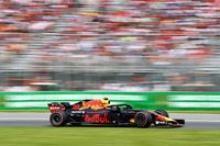 今シーズンはミスやクラッシュが多く非難の的となっているレッドブルのフェルスタッペン（写真）。カナダではそうした批判の声を黙らせるパフォーマンスを披露することに。3回のフリー走行すべてでトップタイムをマークし、予選では3番手を奪い、そしてレースをきっちりと走り切り、3位表彰台を獲得した。チームメイトのダニエル・リカルドは4位フィニッシュ。（Photo=Red Bull Racing）