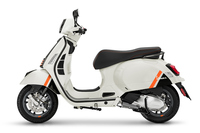 ベスパから上級スクーターの新型「GTS」シリーズが登場の画像