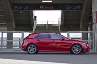 
	日本では2018年10月に発売された新型「Aクラス」。まずは1.33リッターのガソリンターボのみが導入され、半年後の2019年3月にディーゼル車「A200d」の注文受け付けがスタートした。
	