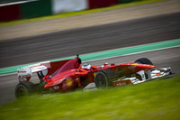 今回のイベントでは、3台のF1マシンがエキサイティングな走りを披露。走行を行ったF1マシンは顧客の所有車両で、マラネッロの「F1クリエンティ」部門によってサポートされる。