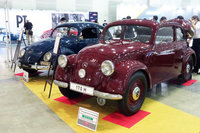 1936年製「メルセデス・ベンツ170H」（右）と1952年製「フォルクスワーゲン・タイプI」（左）。