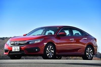 「シビックセダン」の外形寸法は全長×全幅×全高＝4650×1800×1415mm。「BMW 3シリーズ セダン」と比べると、5mm短く、25mm低い。全幅は全く同じ。