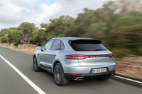 アダプティブクルーズコントロール（ACC）は以前からオプション設定されていたが、今回の改良を機にステアリング支援機能付きへとアップデートされた。