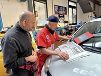 蔵書も次々と見せてくれた。「アルファ・ロメオの初代『ジュリア』は、警察車としてもよく使われていたな」