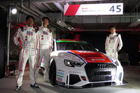左から、Audi Team Dream Driveの田ヶ原章蔵選手、竹田直人選手、白坂卓也選手。