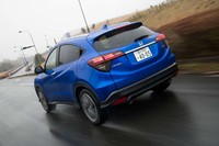 「ヴェゼル ツーリング・Honda SENSING」には、コーナリング時に内輪を制動して回頭性を高める「アジャイルハンドリングアシスト」が搭載されている。