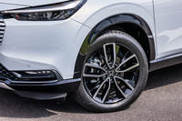 「e：HEV Z」は、特徴的なデザインの18インチホイールを標準で装備している。今回試乗した車両は225/50R18サイズの「ブリヂストン・アレンザH/L33」タイヤを組み合わせていた。