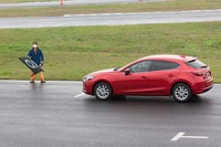 スターティングゲートにて待機中。スタート時の荒いアクセル操作もボールの行方を危うくさせる。