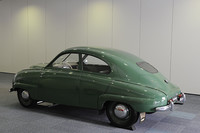 「サーブ92」のリアビュー。話題のマッドガードもちょっとだけ見えます。