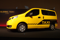 「NV200タクシー」には、ガソリン車のほか、走行状態により燃料をLPGに切り替える“バイフューエル仕様”もラインナップされる。需要の大部分は後者である。
    