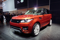 東京モーターショーで本邦初公開された新型「レンジローバー スポーツ」。（写真＝webCG）