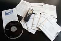 ソニーICレコーダー欧州版の取説。ちなみにCDには、中韓を含む21カ国語の取説が入っているが日本語はない。