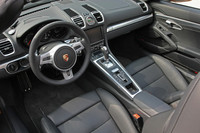 センターコンソールは、「カレラGT」の雰囲気を受け継いだデザインが採用された。