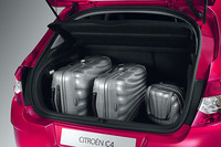 荷室容量は380リッター（VDA方式）。