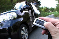 
	電動スライドドアは、キーレスエントリーで遠隔操作できる。
	 