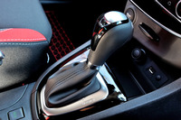 6段AT（デュアルクラッチ式のセミAT）はギア比が変更され、変速比幅が従来の5.58から6.60へ。