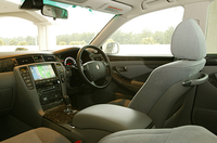 グレー内装のロイヤルサルーンG
    
    