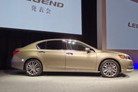 「レジェンド」のサイドビュー。全長は4995mm、ホイールベースは2850mm。