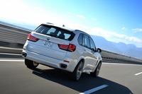 新型「X5」のCd値は0.31（ヨーロッパ仕様の場合）。外観デザインはBMW本社のデザイナー、永島譲二氏が担当した。