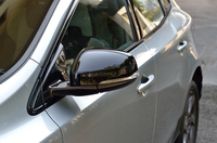 “グロッシーブラック仕上げ”のドアミラーは、「V40クロスカントリー」専用のドレスアップアイテム。