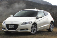 2010年2月デビューの「ホンダCR-Z」。その乗り味には、27年前に登場した「CR-X」に共通する部分も……。
