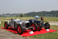 左の1924年「カーチス号」は、アート商会勤務時代の本田宗一郎氏が助手として製作。航空機「カーチス号」用8.2リッターV8エンジンを積んだスペシャルで、レースには宗一郎氏もメカニックとして同乗した。右の26年「ブガッティT35C」は、1.9リッター直8スーパーチャージドエンジンを搭載。どちらも現在はホンダコレクションホールの所蔵車両。