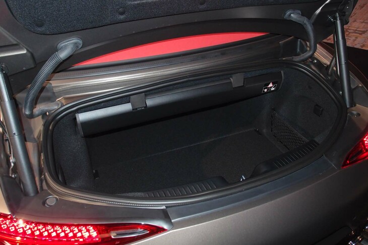 メルセデスAMG SL43（トランクルーム）