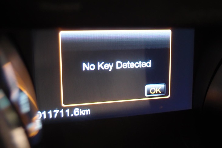 ユーザーの識別には、スマートフォン内のチップが使われる。「違う人」と判断されれば、「キーが見つかりません」のメッセージとともに拒絶されることとなる。