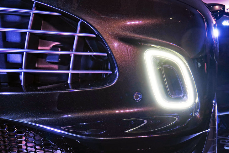 アストンマーティンDBX（フロントバンパー）