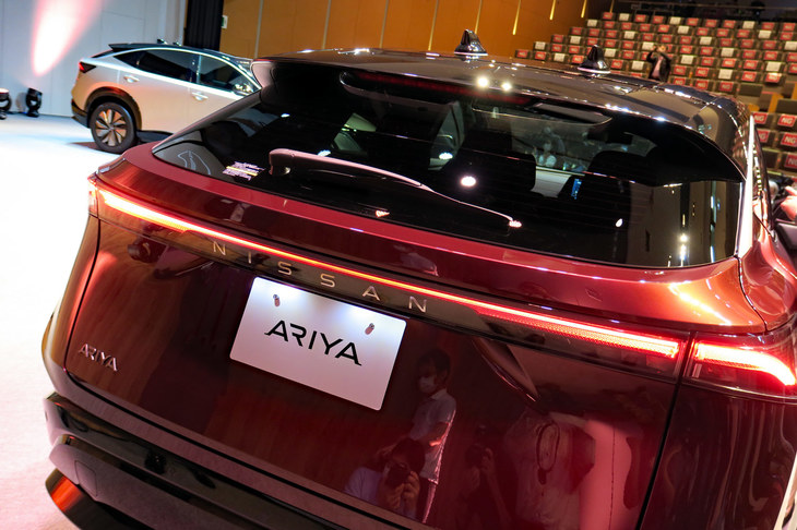 日産アリア リミテッド（リアコンビランプ）