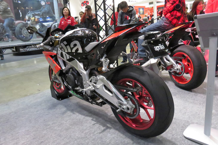 アプリリアRSV4 RF