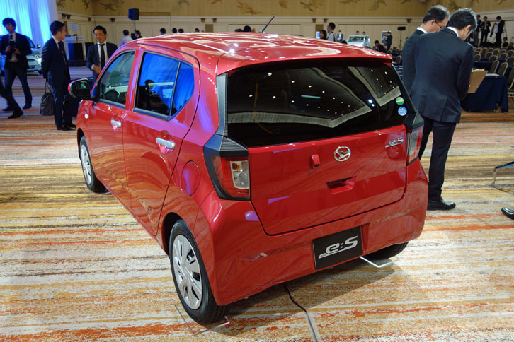 「ミラ イースX“SAIII”」のバックショット。