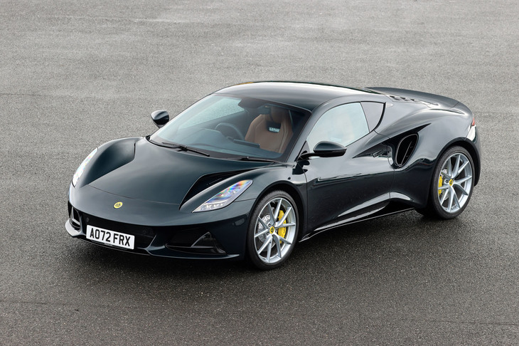 「タイプ131」というコードネームのもとに開発が進められていた、ロータスの新型スポーツカー「エミーラ」。2021年7月に世界初公開された。